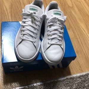 91/2 adidas like new